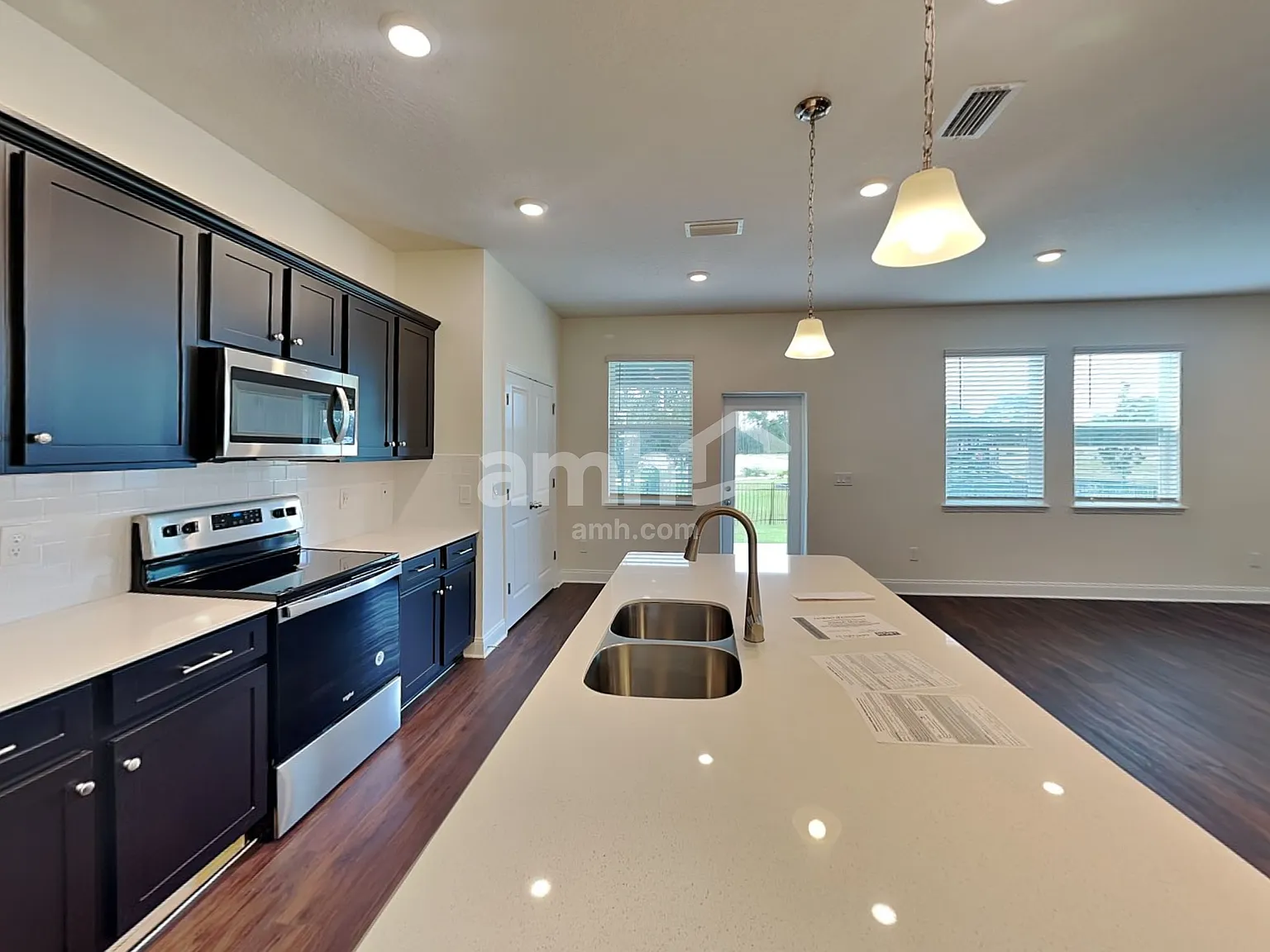 4 bed, 2.5 bath, 1977 sqft, $2,355 — Photo 4