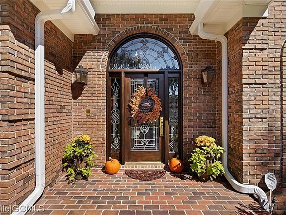 3rd image of 2601 Charleston Oaks Ct