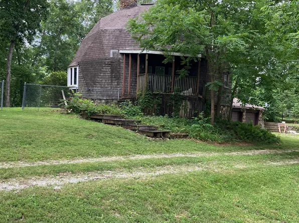 10 Woodland Way, Mitchell, IN 47446