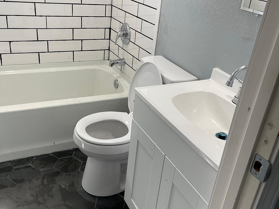 1st image of 3311 N Jackson Ave #2