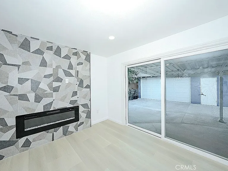2149 Victoria Dr — Photo 18
