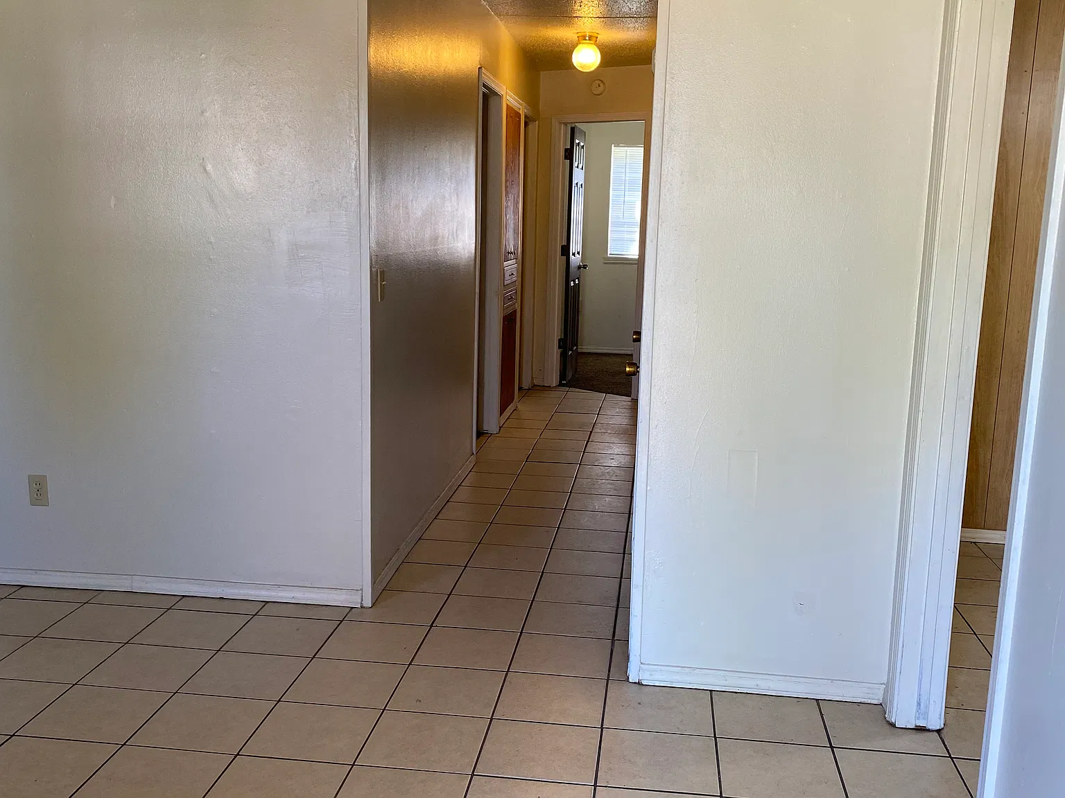 3 bed, 1.5 bath, 915 sqft, $1,025 — Photo 3
