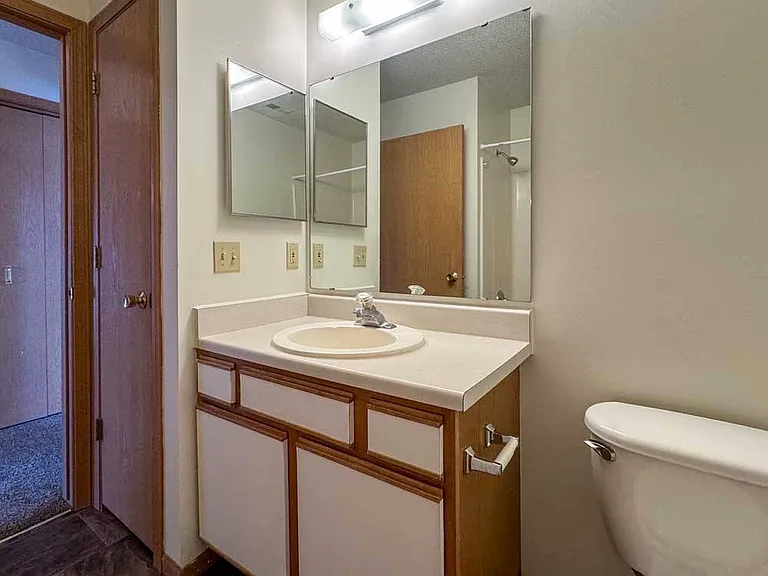Highland View Apartments — Photo 139