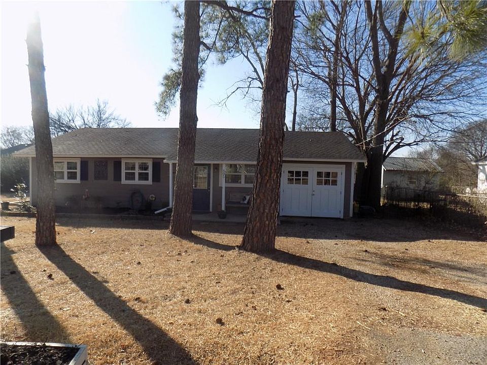 1st image of 505 W Pecan St