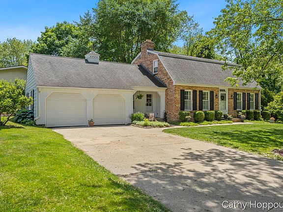 2nd image of 752 Ridgewood Dr