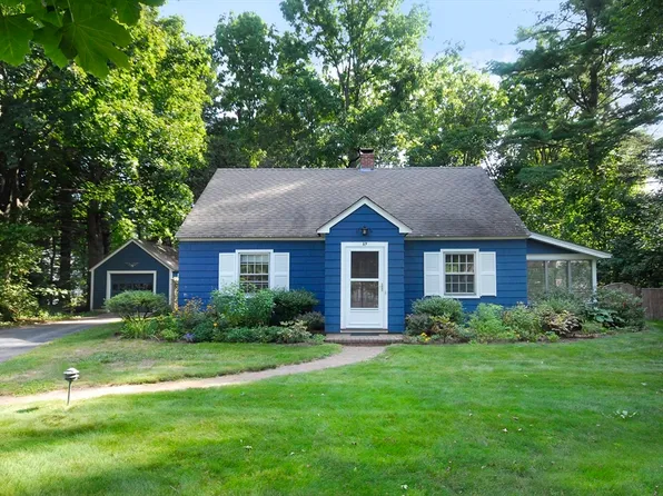 29 Munroe Pl, Concord, MA 01742