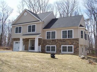 8 Blair Ct, East Stroudsburg, PA 18301
