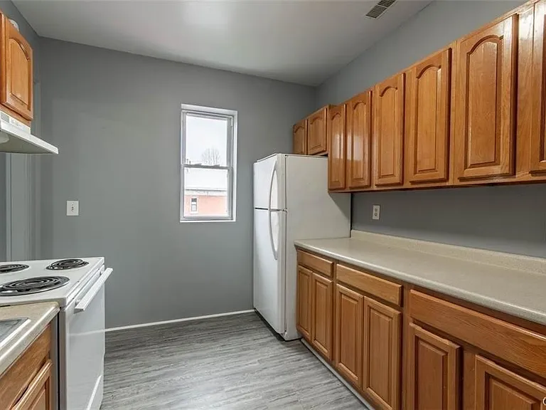 156 Sterling St — Photo 7