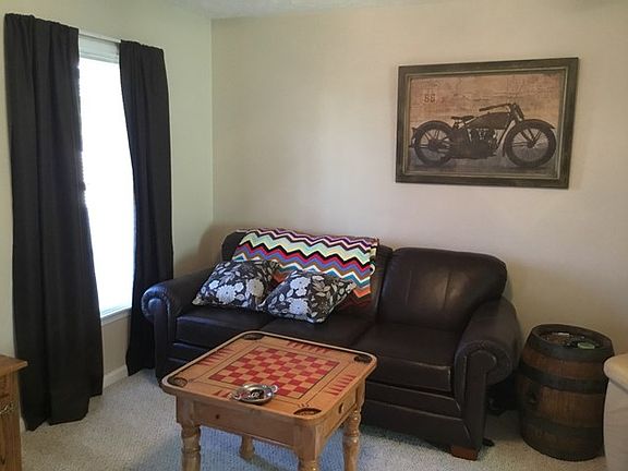 2nd image of 2209 Buckingham Sq