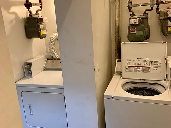 3rd image of 3315 N Greenview Ave #1
