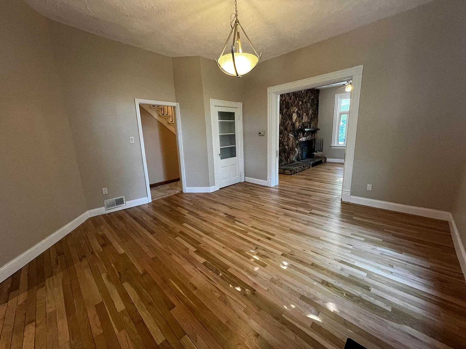 3 bed, 1.5 bath, 2000 sqft, $2,750 — Photo 3