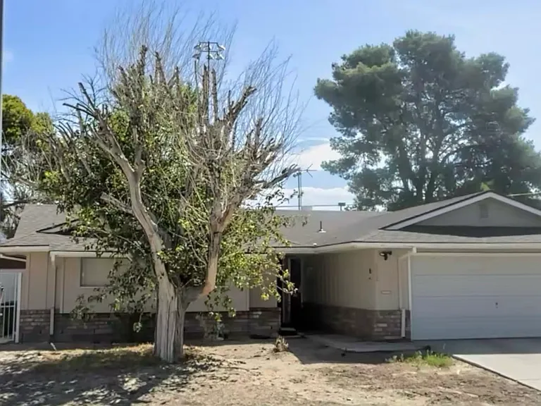 E Sahara Ave — Photo 2