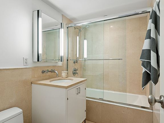 5th image of 200 E 66th St APT E903