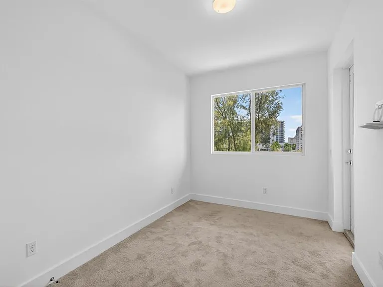 1044 NE 18th Ave — Photo 8