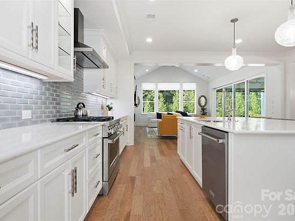 3rd image of 6068 Holden Ct