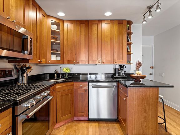 5th image of 2140 N Lincoln Ave APT 5306