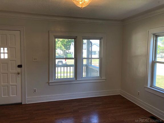 4th image of 22240 Bon Heur St
