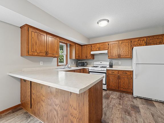 3rd image of 6096 Kalland Cir NE