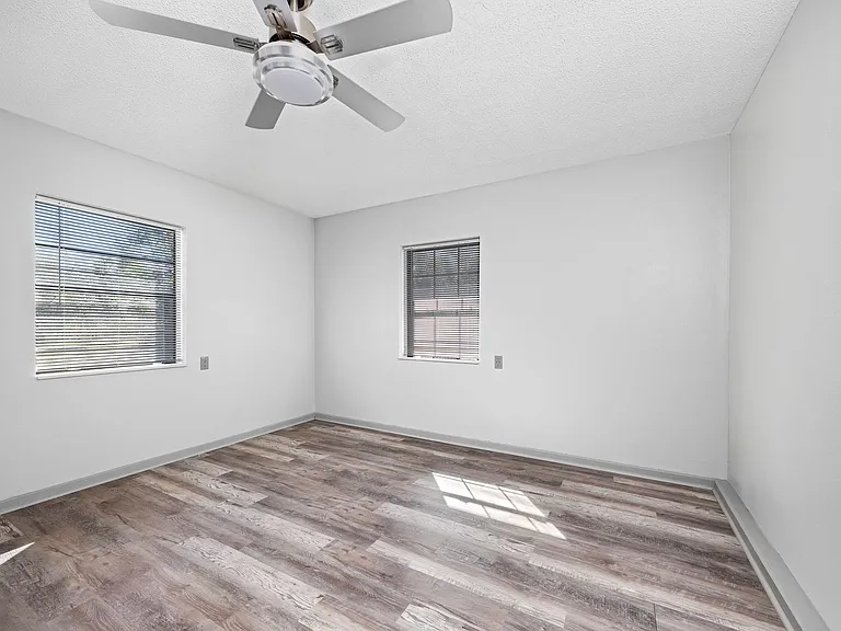 1108 2nd Ave SW — Photo 3