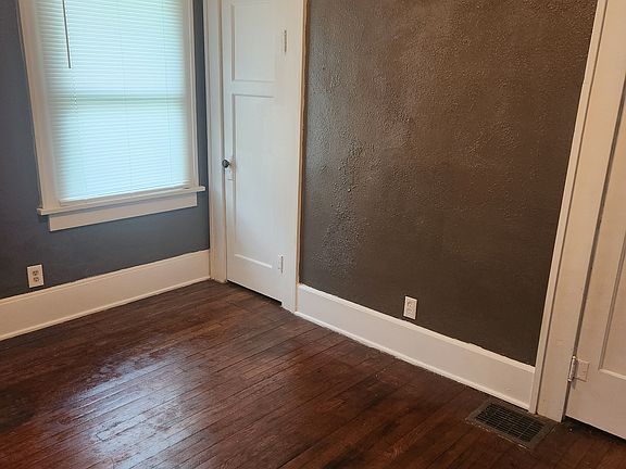3rd image of 408 E Hickory St