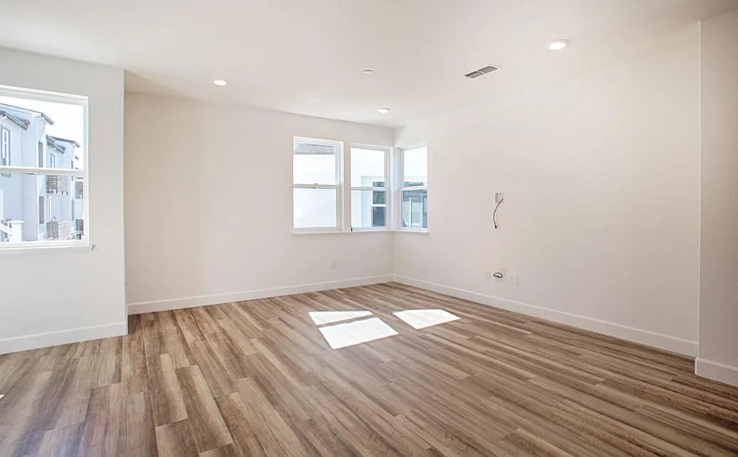 3 bed, 2.5 bath, 1591 sqft, $4,850 — Photo 4
