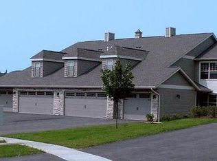 946 Buckingham Ln, Sycamore, IL 60178