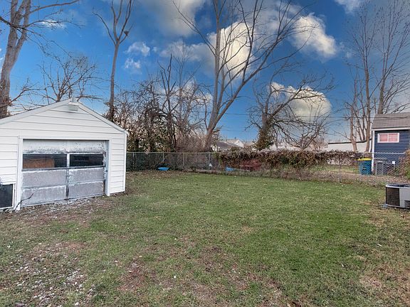 2nd image of 1948 Wallace Ave
