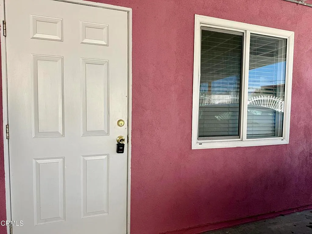 1 bed, 1.0 bath, 450 sqft, $1,800 — Photo 2