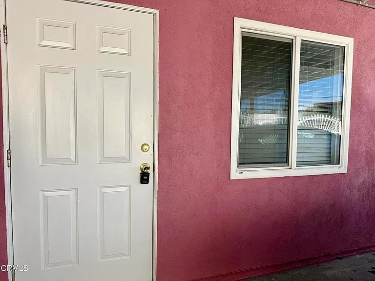 15744 1/2 W Saticoy St — Photo 2
