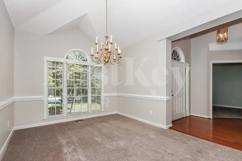 3 bed, 2.0 bath, 2141 sqft, $2,535 — Photo 4