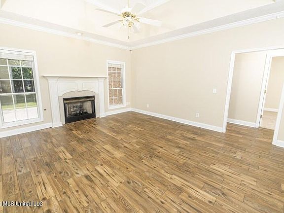 4th image of 55 Hazelnut Cir
