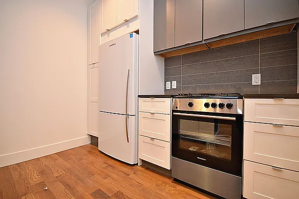 Rented by Nooklyn NYC LLC | media 18