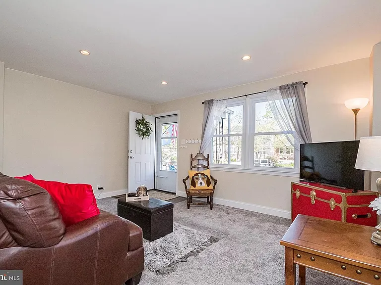 230 Filbert Ave — Photo 6
