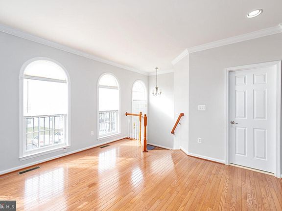 2nd image of 8218 Gunston Commons Way