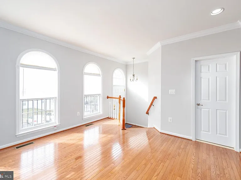 8218 Gunston Commons Way — Photo 2