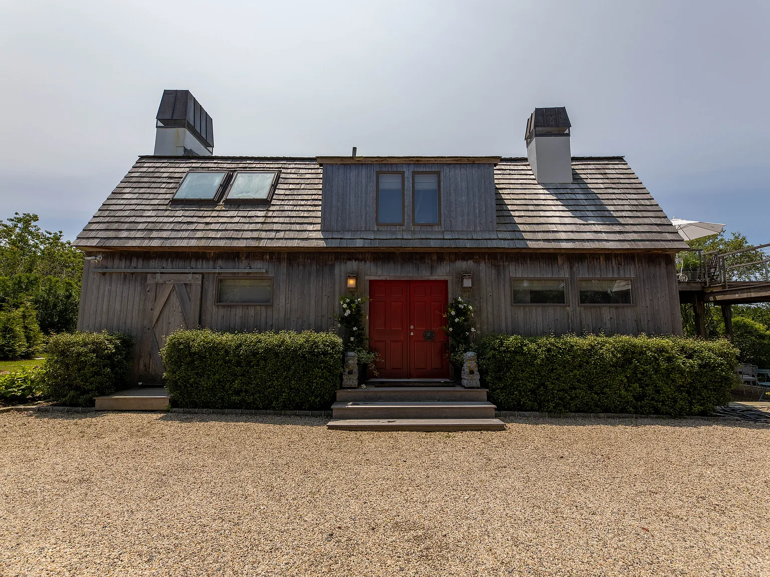 Rustic elegance in this modern farmhouse with private pool — Photo 3