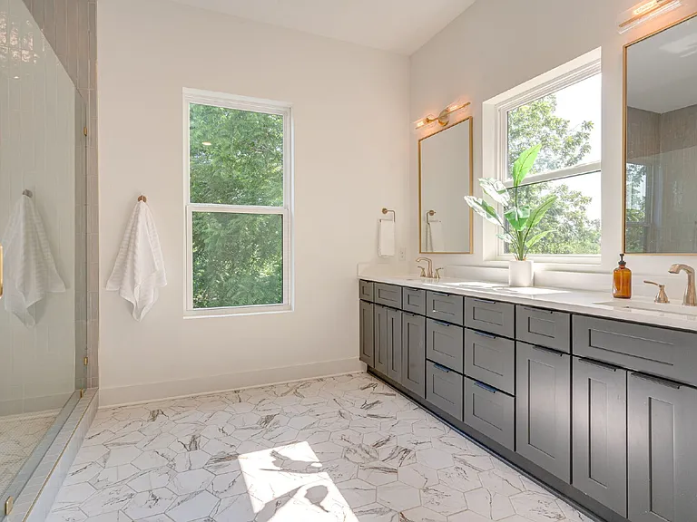 303 Riverside Dr #B — Photo 39
