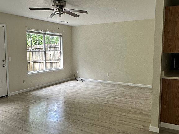 3rd image of 677 W Beck Dr