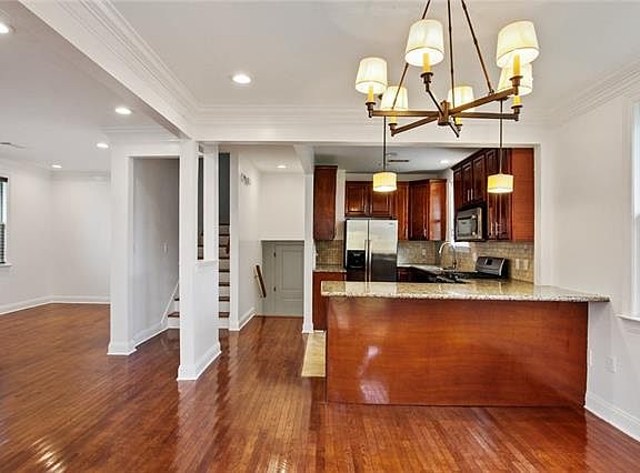 4th image of 804 Voisin St