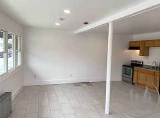 389 Bullocks Point Ave APT 2, Riverside, RI 02915