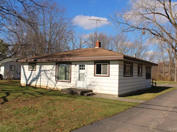 2480 W Wilson Rd, Clio, MI 48420