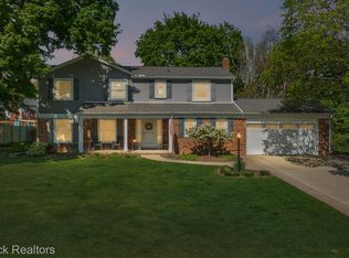 29884 Fox Grove Rd, Farmington Hills, MI 48334