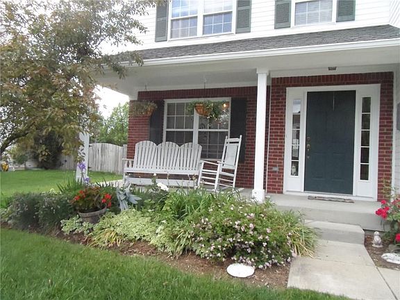 2nd image of 110 E Bloomfield Ln