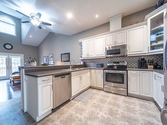 4th image of 3232 Montrose Rd #4