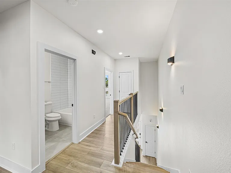 443 Hahlo St — Photo 16