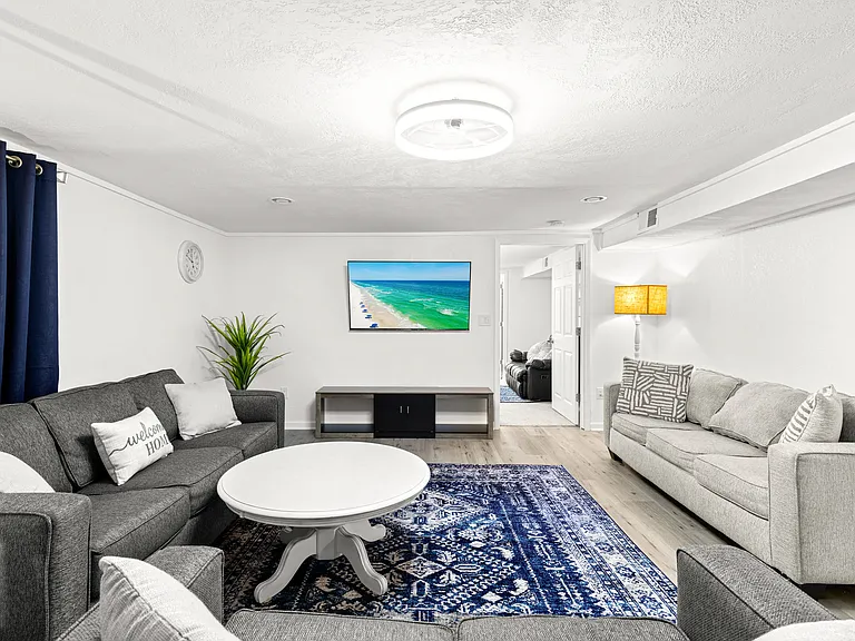 208 Newcastle Dr — Photo 12