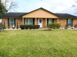 111 Pansy Path St, Lake Jackson, TX 77566