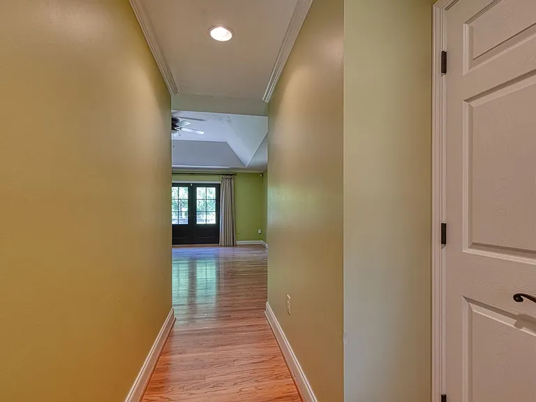 210 Rivermill Ct — Photo 3