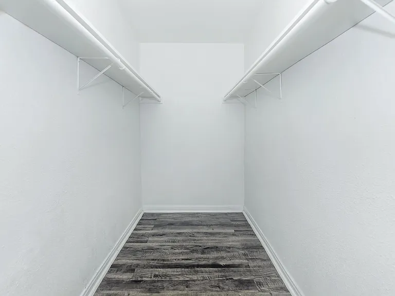 Bayou Park Apartments — Photo 35