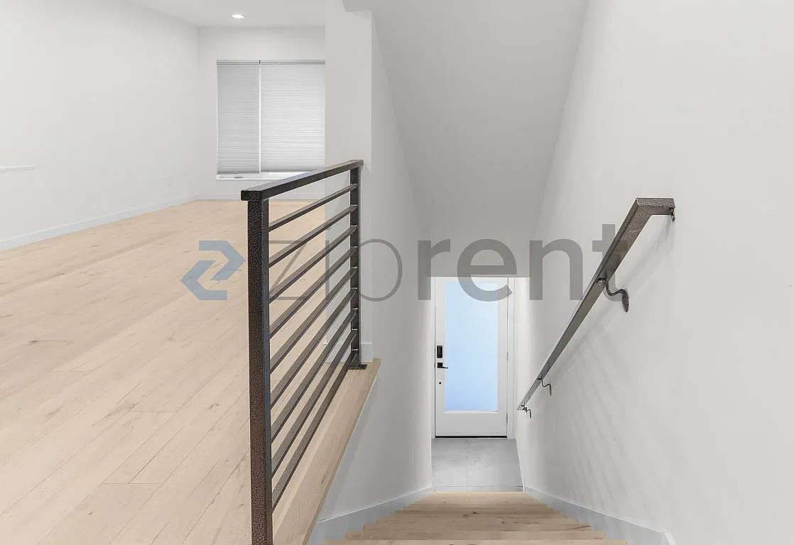 2 bed, 1.5 bath, 1000 sqft, $3,200 — Photo 3